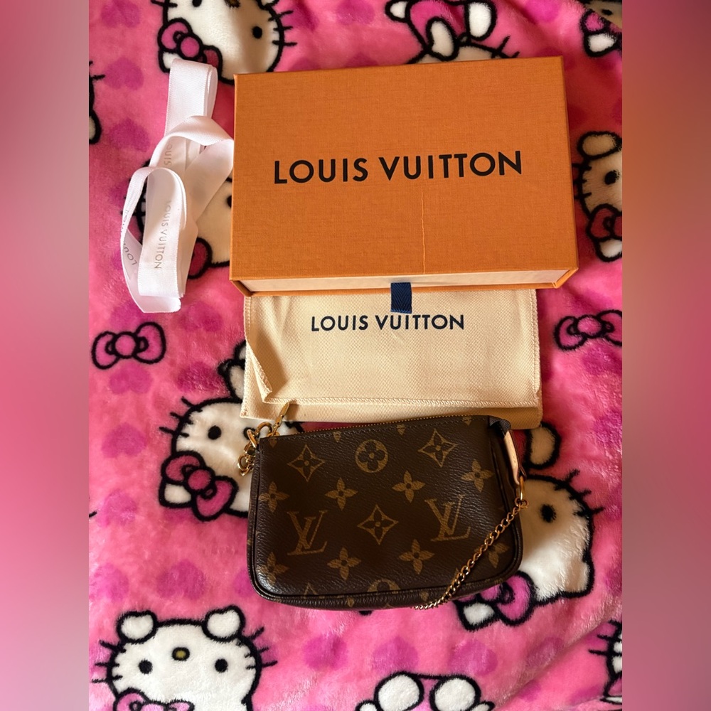 Louis Vuitton mini pochette